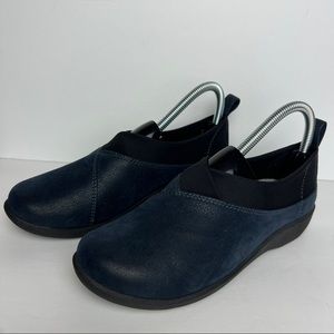 Cloudsteppers By Clarks Womens Comfort Shoes Navy Black Slip On Wedge Heels 6.5M